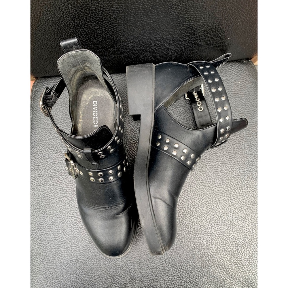 Divided Boots - Picture 2 of 6